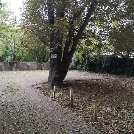 Rr - Spacious - Parking - *