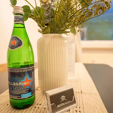 Rr - Spacious Apartments - Parking - Central Lejlighed *