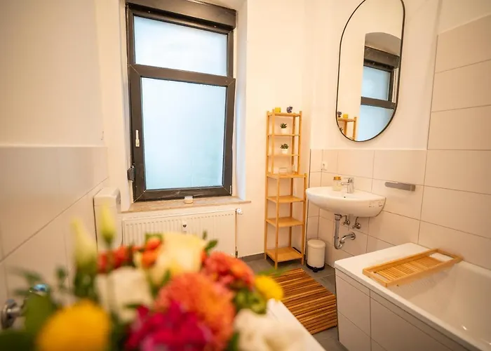 Rr - Spacious - Parking -