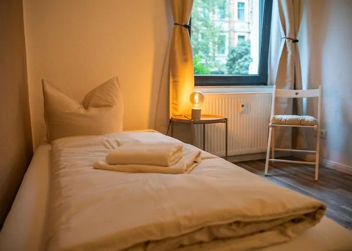 Rr - Spacious - Parking - *