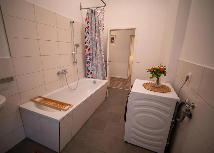 Rr - Spacious - Parking -