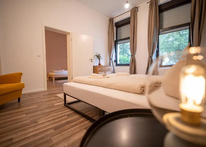 Rr - Spacious - Parking - *