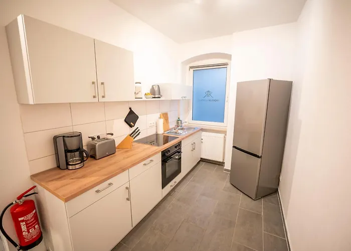 Rr - Spacious - Parking - *