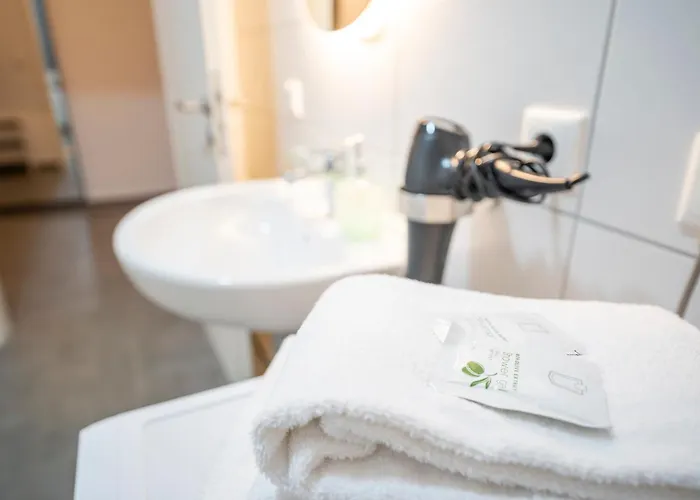 Rr - Spacious - Parking - Apartment